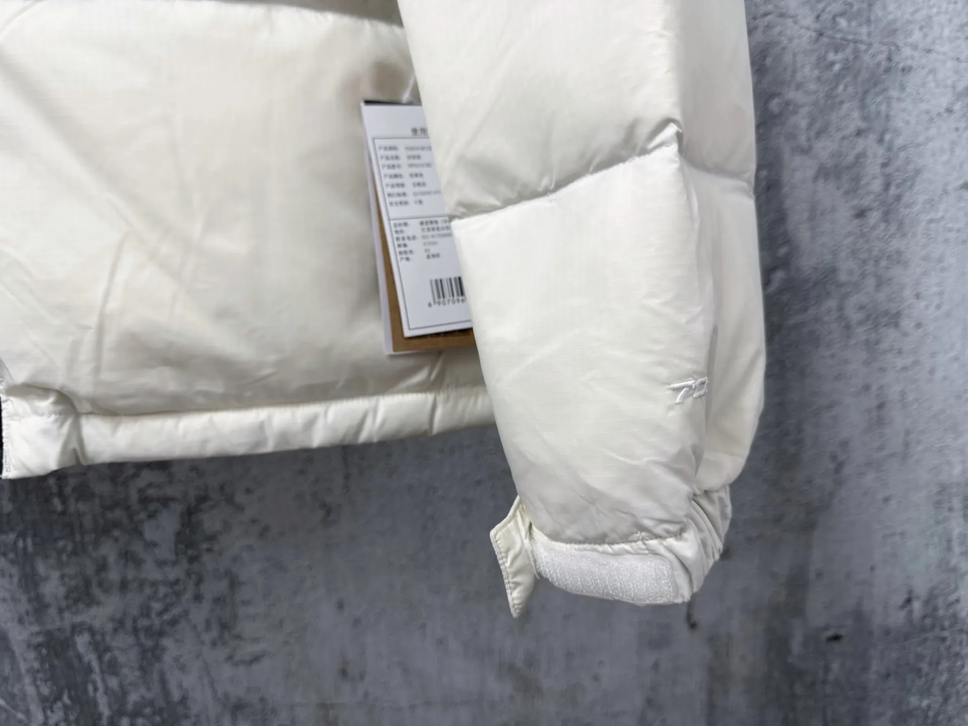 （NFC ） 【The North Face】 1996Classic ： 700 ，Rebound ， ， ， ， 。 ： ， ， ， ， Wear-Resistant，Breathable 。 ： ， ， ， ， ， ， ， ， ， ， 。 。 Size：XS-XXL